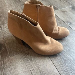 Chestnut heeled booties